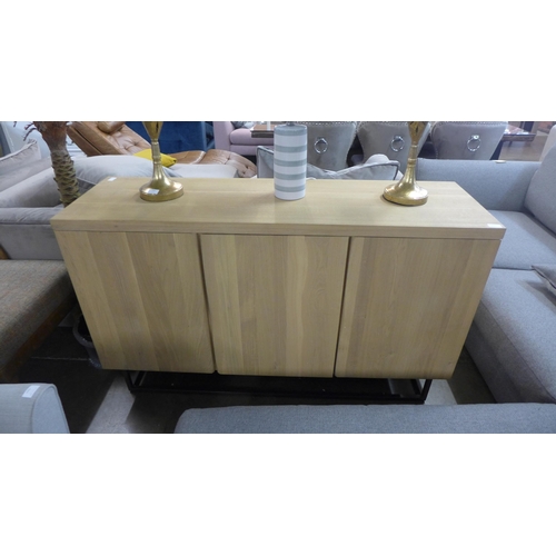 1397 - A wave oak sideboard