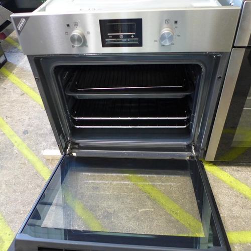 3132 - Zanussi Single Oven Model: Z0B35471XK