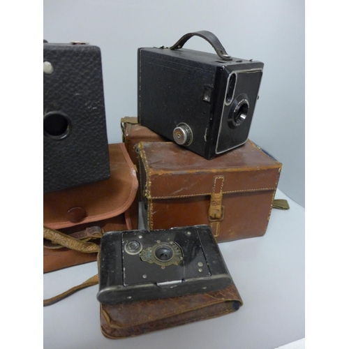 1157 - A box of vintage folding and box cameras including Kodak **PLEASE NOTE THIS LOT IS NOT ELIGIBLE FOR ... 