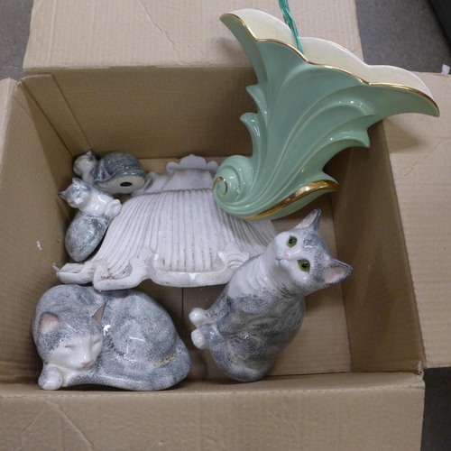 1161 - Two wall pockets and a porcelain cat family **PLEASE NOTE THIS LOT IS NOT ELIGIBLE FOR POSTING AND P... 