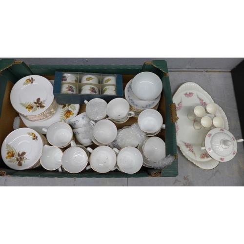 1168 - An Arklow Irish china tea set and other teawares **PLEASE NOTE THIS LOT IS NOT ELIGIBLE FOR POSTING ... 