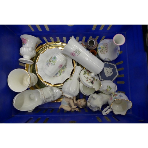 1193 - A collection of china including Aynsley, Wedgewood, Royal Worcester, etc. **PLEASE NOTE THIS LOT IS ... 