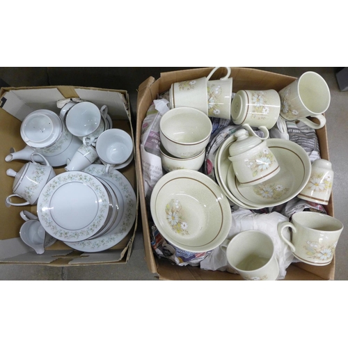 1205 - A Noritake Savannah tea set and a Royal Doulton Florinda dinner service **PLEASE NOTE THIS LOT IS NO... 