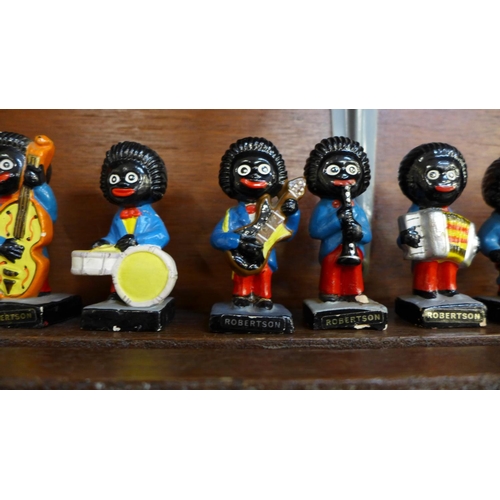 677 - Fourteen Robertsons advertising jazz band figures