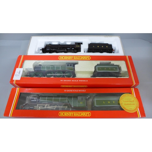 695 - Three boxed 00 gauge locomotives, two Hornby and one Bachmann, 31-706 LNER, R284 LNER and R375 Prett... 