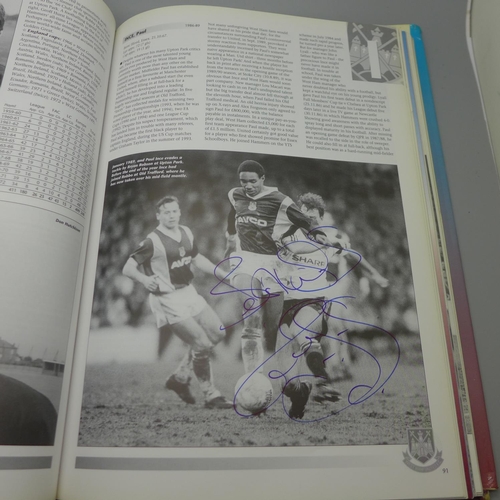 714 - West Ham United; A Who's Who, Player by Player book containing approximately 86 signatures from form... 