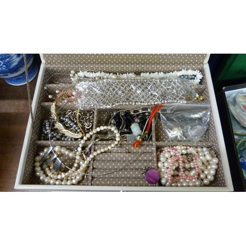 725 - A box of costume jewellery