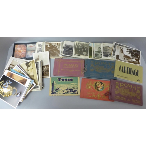 741 - A collection of loose postcards and postcard booklets