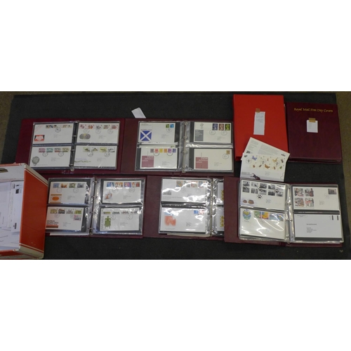 757 - Great Britain collection of first day covers in seven albums and loose 1960's-2009 including many Ro... 