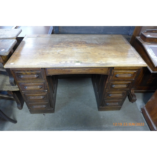 184 - An early 20th Century oak desk