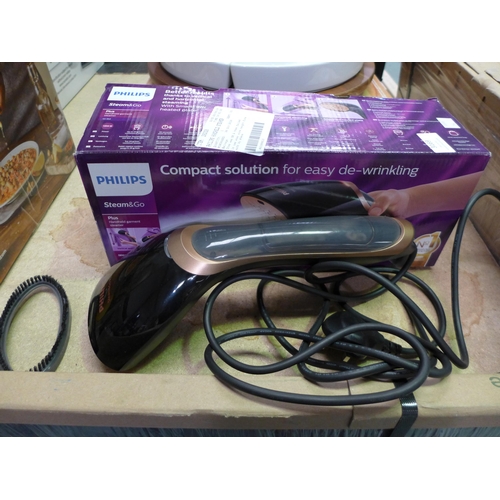 3169 - Philips Handheld Steamer   (254-25)   * This lot is subject to vat