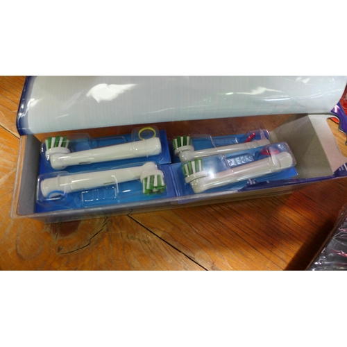 3173 - Colgate Advanced Total Toothbrushes and Duracell Aa Optimum Batteries  (254-318,335)   * This lot is... 