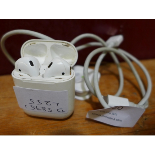 3220 - Airpods 2nd Gen & Case  - MV7N2ZMA      (255-21)  * This lot is subject to vat