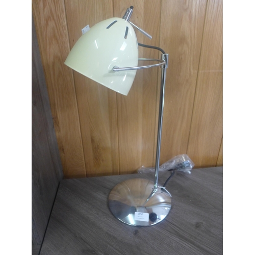 1550 - A cream retro style table lamp