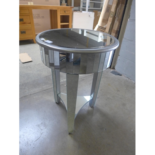 1718 - A circular mirrored side table - missing glass piece