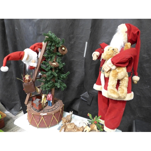 3504 - Two Santa Claus standing figures