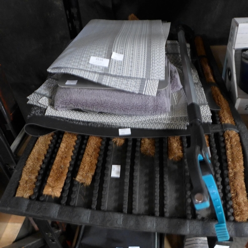 3516 - Coir Door Mat, Place Mats, Kitchenaid Oven Gloves  (370,384,386,398,403,409)  * This lot is subject ... 