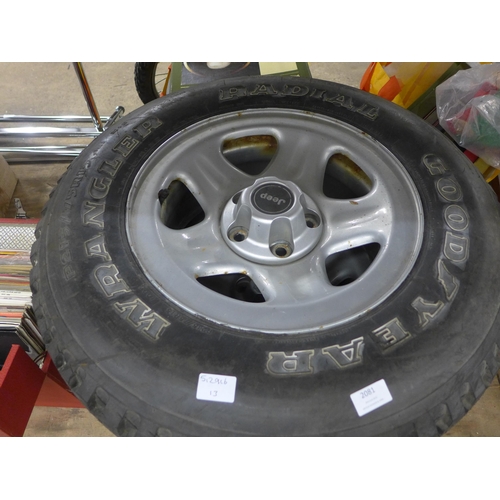 2081 - 2 Jeep wheels and tyres (215/75R 15)