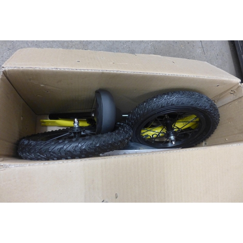 2095 - A Banana bike GT boxed and complete, ready for assembly