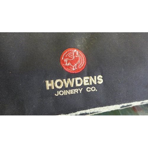 2213 - Howdens heavy duty tool bag and two large holdalls (sports/travel)