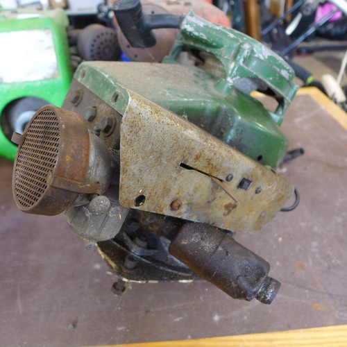 2996 - A Villiers petrol lawnmower engine with carburettor