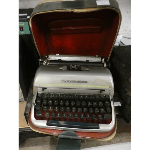 2072 - Vintage Remington typewriter in original case