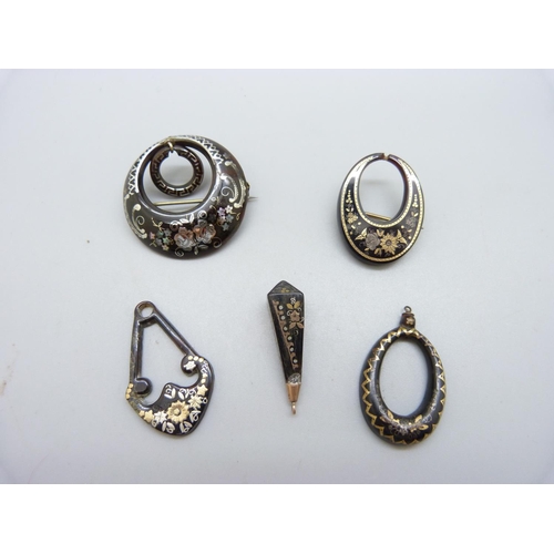 1013 - Two tortoiseshell-pique brooches and three pendants, (pendants require rings/loops)