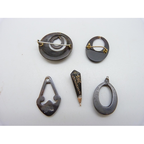 1013 - Two tortoiseshell-pique brooches and three pendants, (pendants require rings/loops)