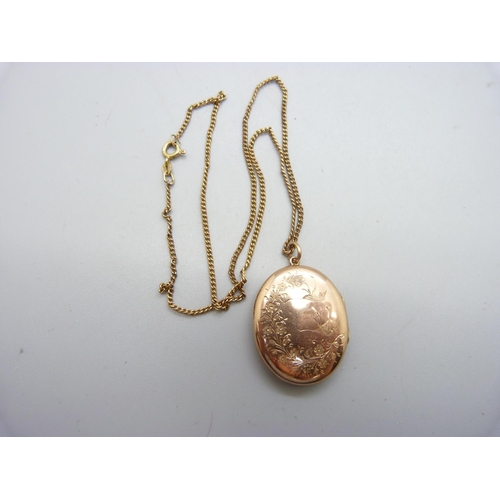 1015 - A vintage locket marked 'front 9ct back' on a 9ct gold chain, chain 3g