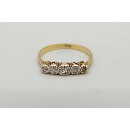 1023 - An 18ct gold, five stone diamond ring, 1.7g, L