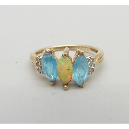 1027 - A 9ct gold, opal and topaz ring, 2.2g, N