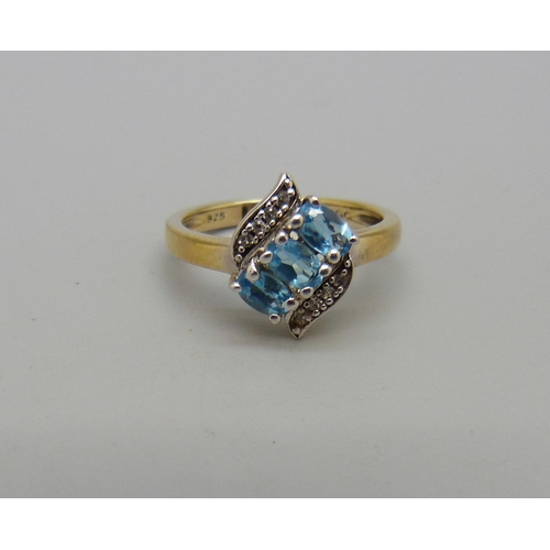 1034 - A silver gilt, apatite and zircon ring, N