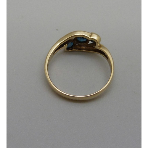 1037 - A 9ct gold, blue stone and small diamond crossover ring, 2.5g, Q