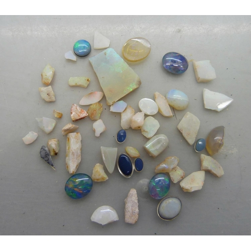 1042 - Unmounted opals including doublets