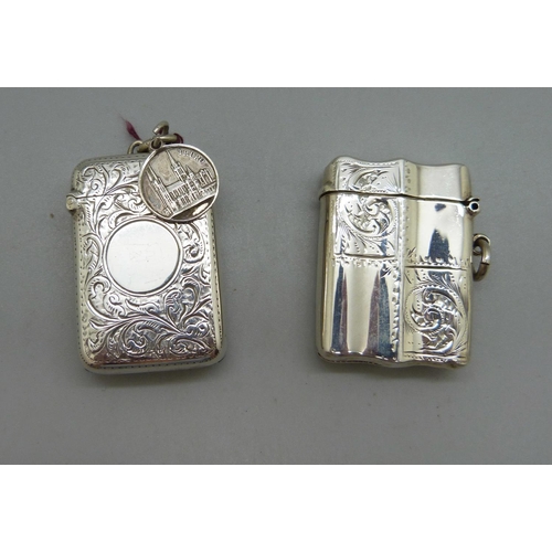 1046 - Two silver vesta cases, Chester 1901 and 1903