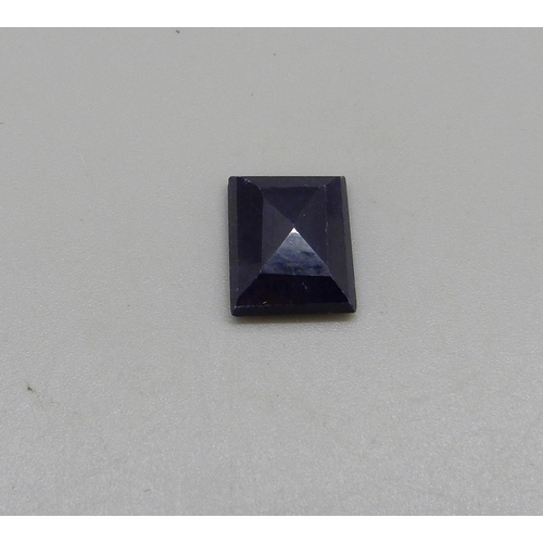 1048 - An unmounted sapphire stone, 4.3g, approximately 14mm x 18mm