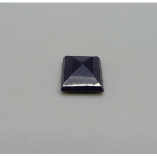 1048 - An unmounted sapphire stone, 4.3g, approximately 14mm x 18mm