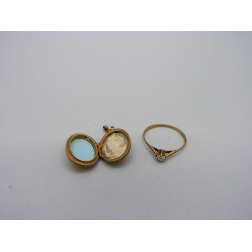 1063 - A 9ct gold locket and a 9ct gold ring, N, 3.5g