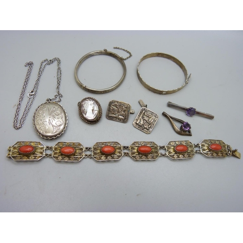 1067 - Silver jewellery including an 800 bracelet set with coral, two bangles, a large locket, etc.