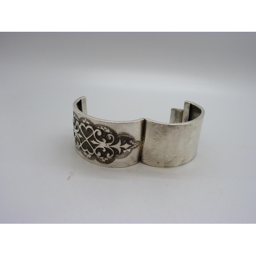 1072 - A wide Victorian silver bangle, Birmingham 1882, 42g, 37mm deep, opening 49mm x 57mm