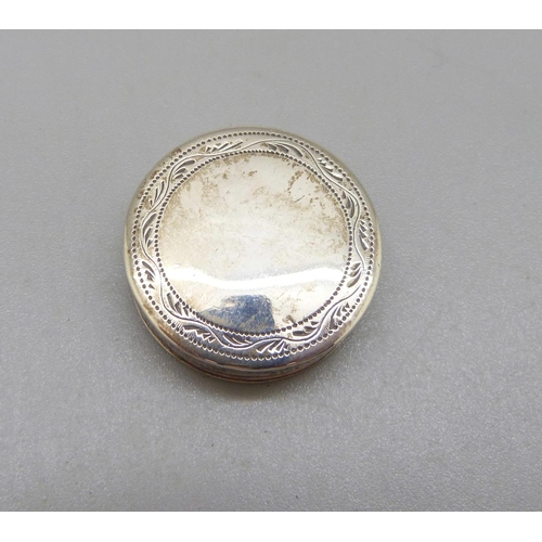 1074 - A George III silver patch box, Birmingham 1802, maker IT, diameter 25mm