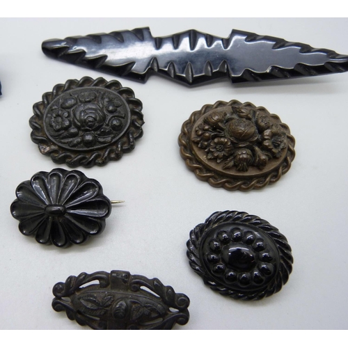 1082 - Two jet bracelets, a jet brooch, a bog oak brooch and four other brooches