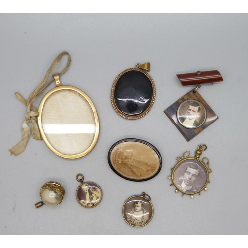 1083 - A collection of picture brooches and pendants