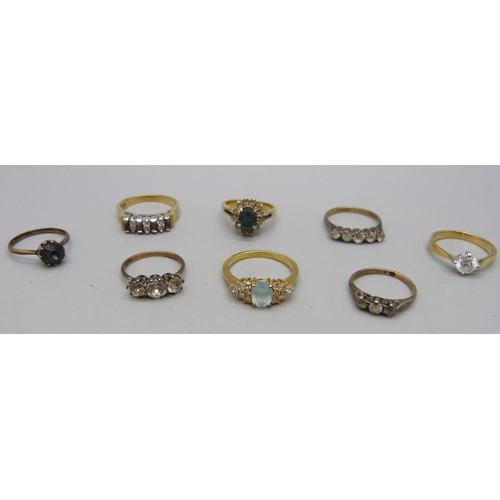 1085 - Three 9ct gold and silver rings and five other rings