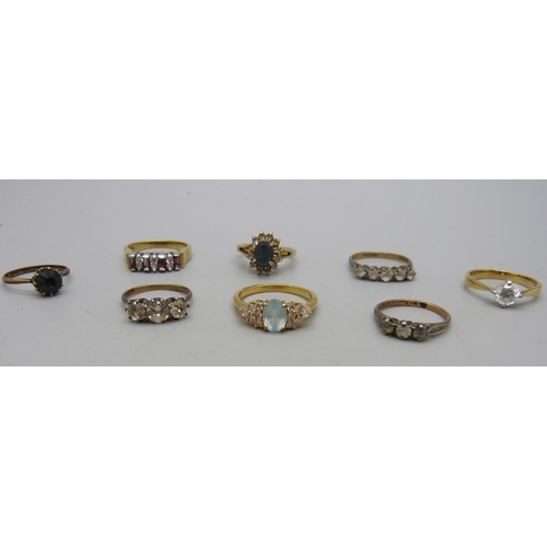 1085 - Three 9ct gold and silver rings and five other rings