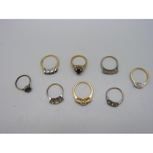 1085 - Three 9ct gold and silver rings and five other rings