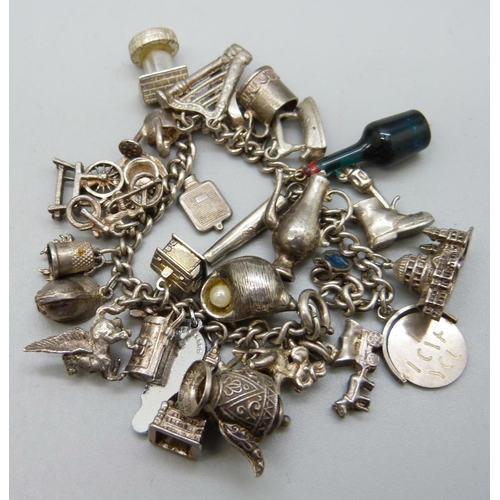 1095 - A charm bracelet and a set of twelve cased buttons