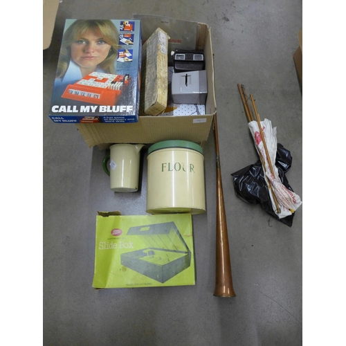 1127 - An assortment of vintage games, dominoes, coaching horn, etc.**PLEASE NOTE THIS LOT IS NOT ELIGIBLE ... 