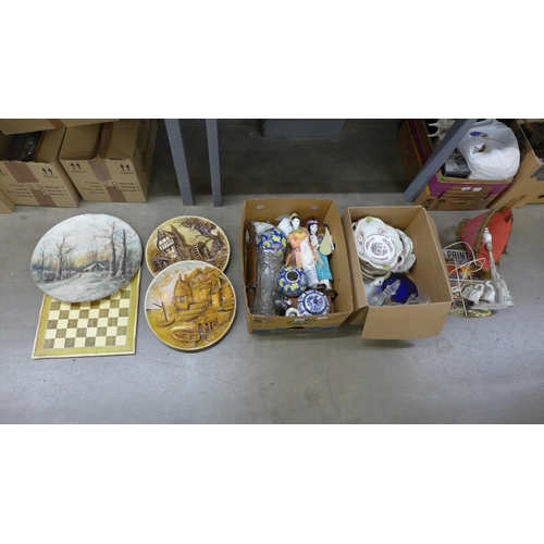 1148 - Two boxes of mixed china, glassware, large plates and a chessboard and pieces, a/f, a lamp and Chine... 