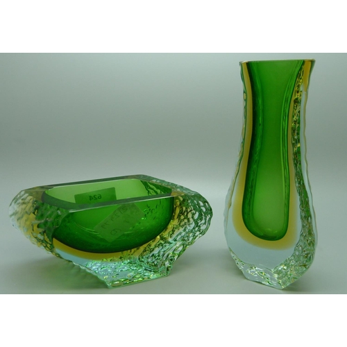 624 - Two Murano Somerso items, an ashtray and a vase, both chipped